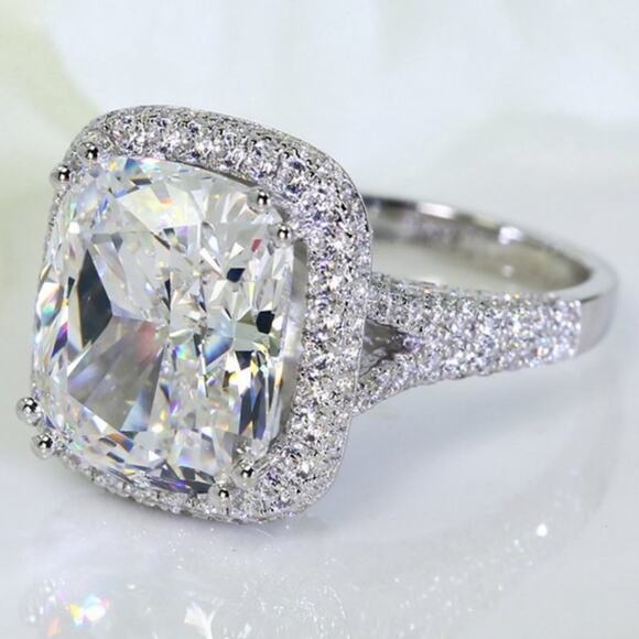 NEW💍PLATINUM DIAMOND CUSHION HALO DOME RING, CUTE RING, SHINY RING. - Picture 5 of 8